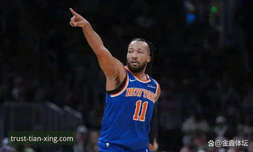 NBA季后赛最新动态：尼克斯狂胜老鹰创纪录，天行体育用户热议半场47分奇迹